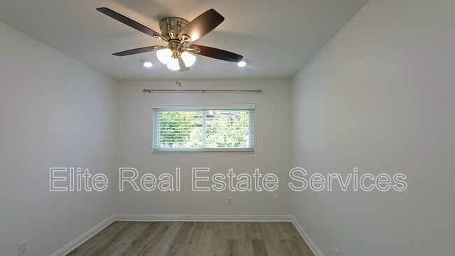 Building Photo - 255 Camino Del Cerro Grande