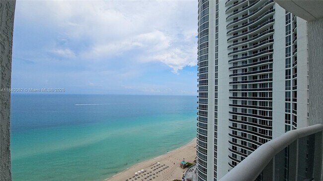 Building Photo - 15901 Collins Ave