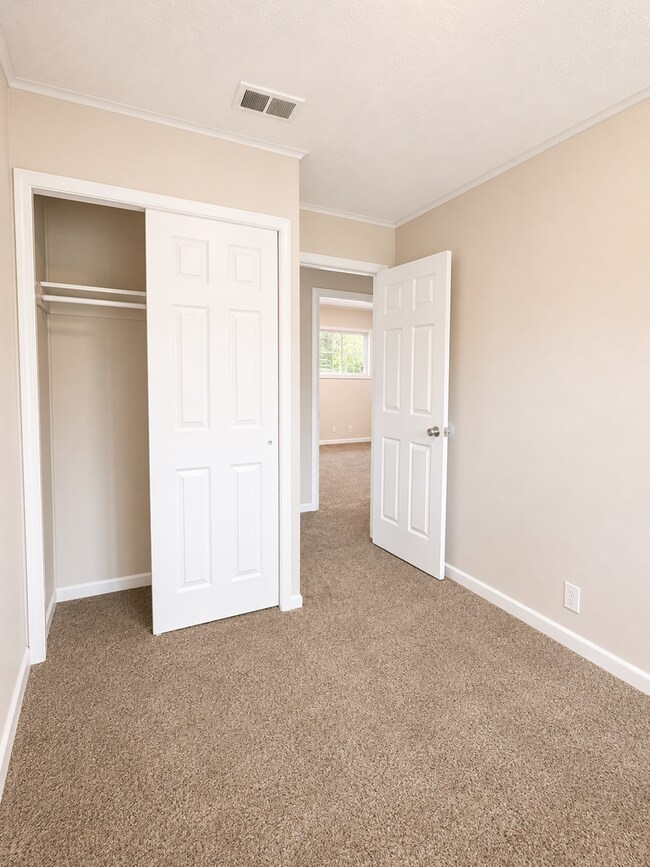Building Photo - Cozy Columbus Home with Yard and Convenient Location