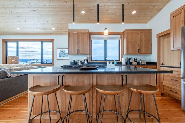Building Photo - 3402 Alta Vista Dr