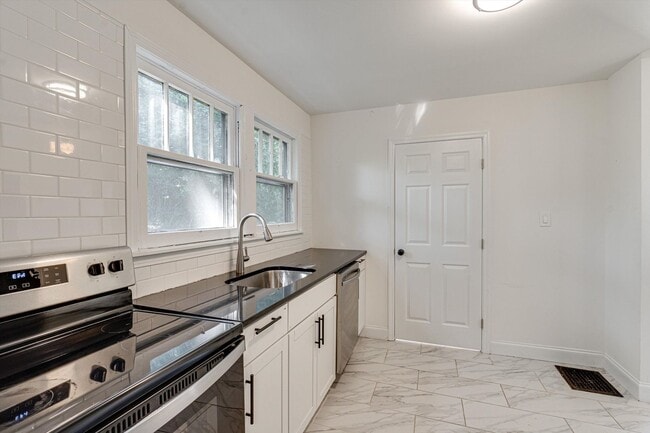 Building Photo - 2/ 1 Home for Rent!