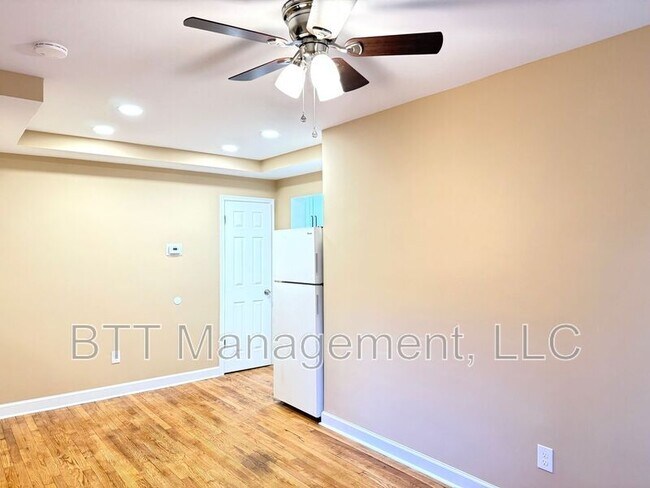 Building Photo - 8800 Plymouth St