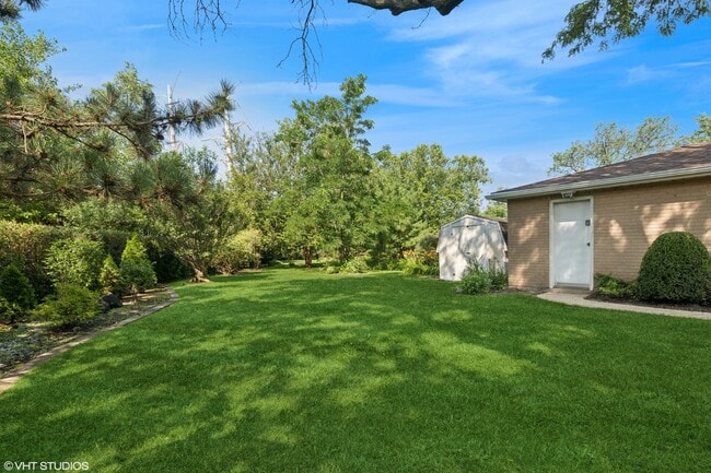 Building Photo - 30 Crescent Dr