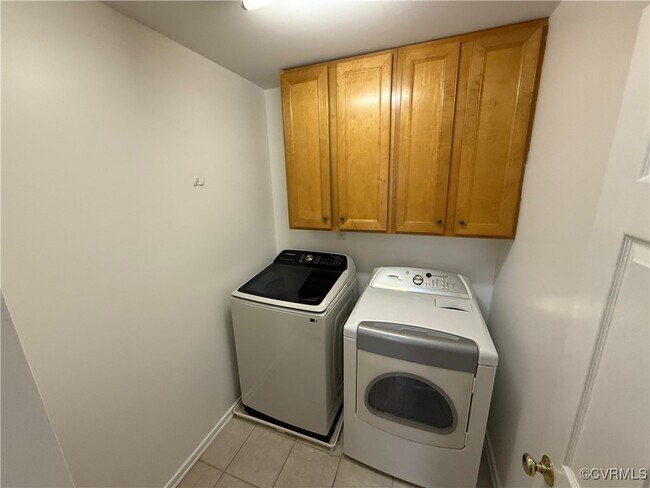 Building Photo - 9301 Olde Mill Pond Dr