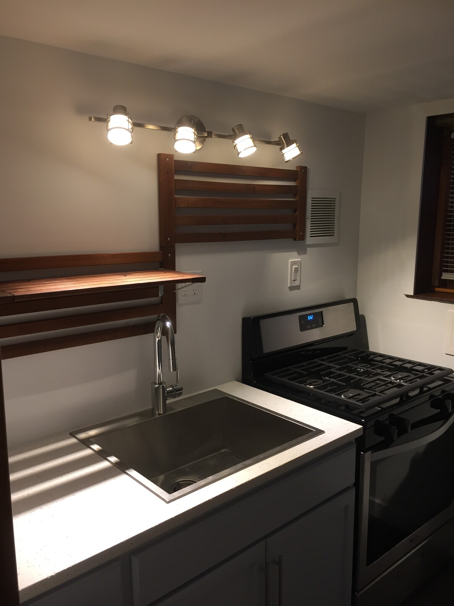 Building Photo - 3038 N Davlin Ct