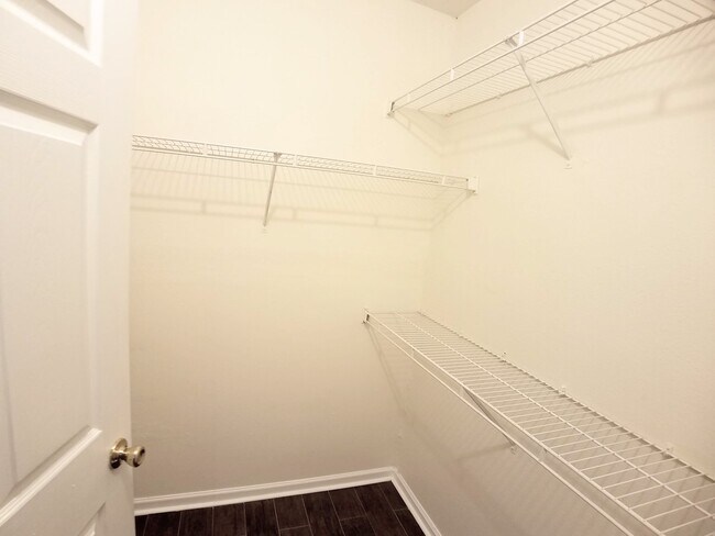 Building Photo - Gorgeous 1/1 Condo for Rent at The Crest c...