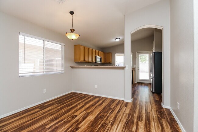 Building Photo - 4883 E Meadow Lark Way