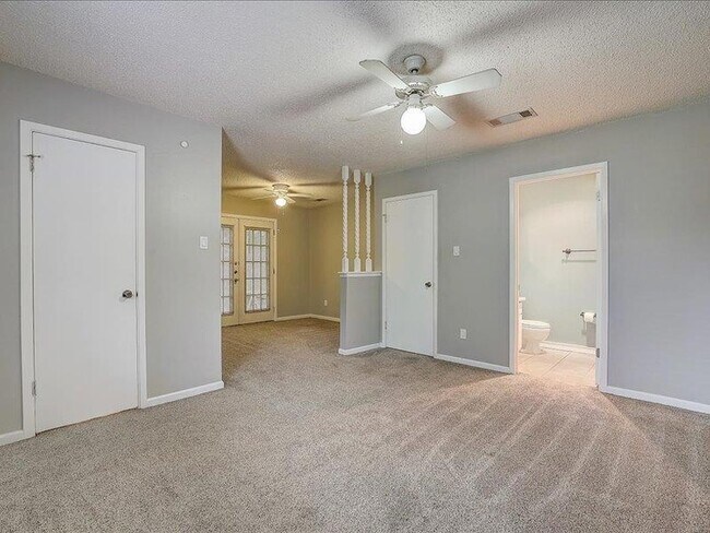 Building Photo - 10906 Meadgreen Ct