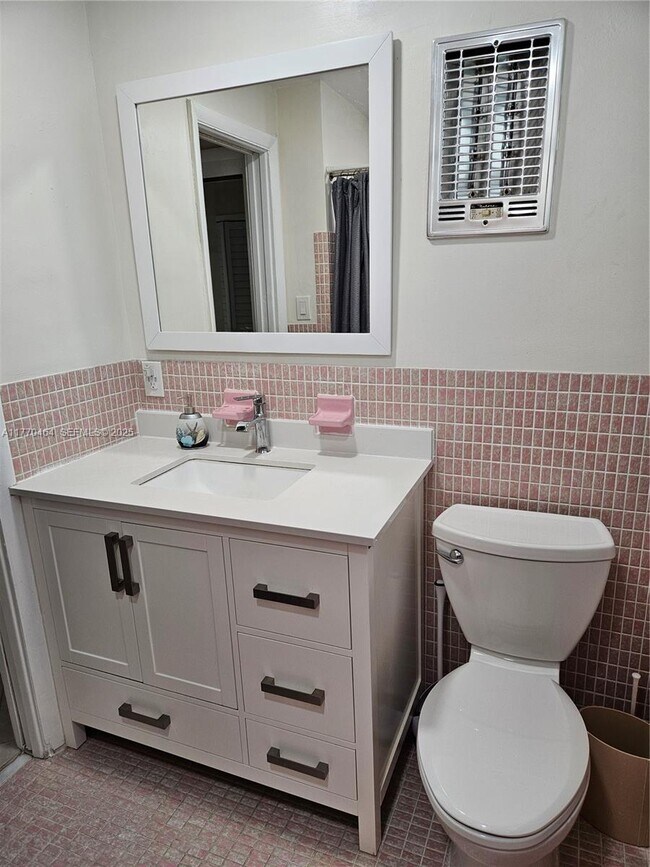 Building Photo - 330 SE 2nd St