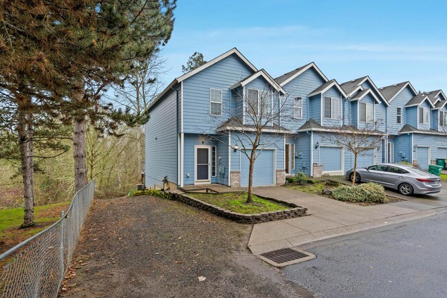 Building Photo - Spacious 3-bdr/2-bath Beaverton townhome—C...