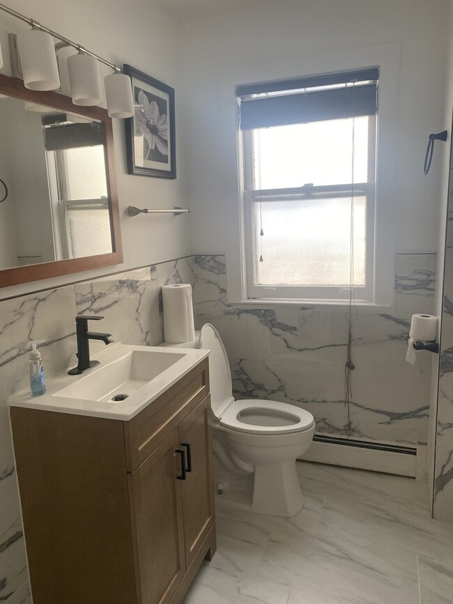 Building Photo - 5530 N Mango Ave