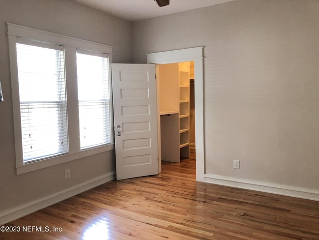 Building Photo - 2122 Dellwood Ave