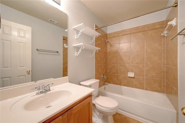 Building Photo - 932 Rusk Rd