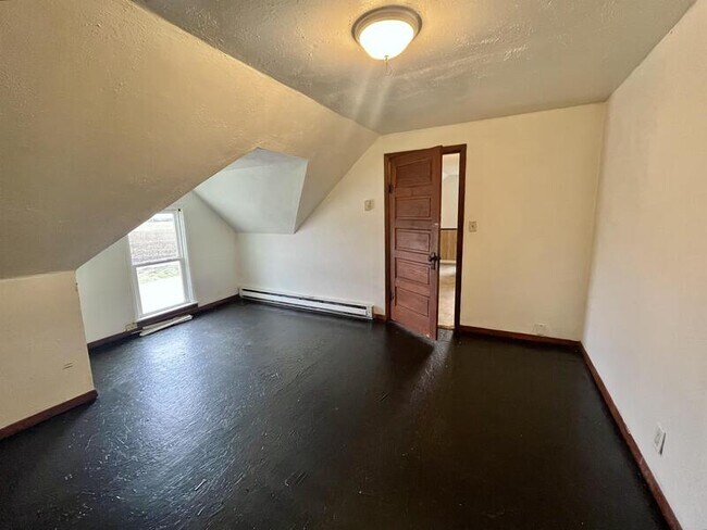 Building Photo - 2291 1/2 Day Street - Upper