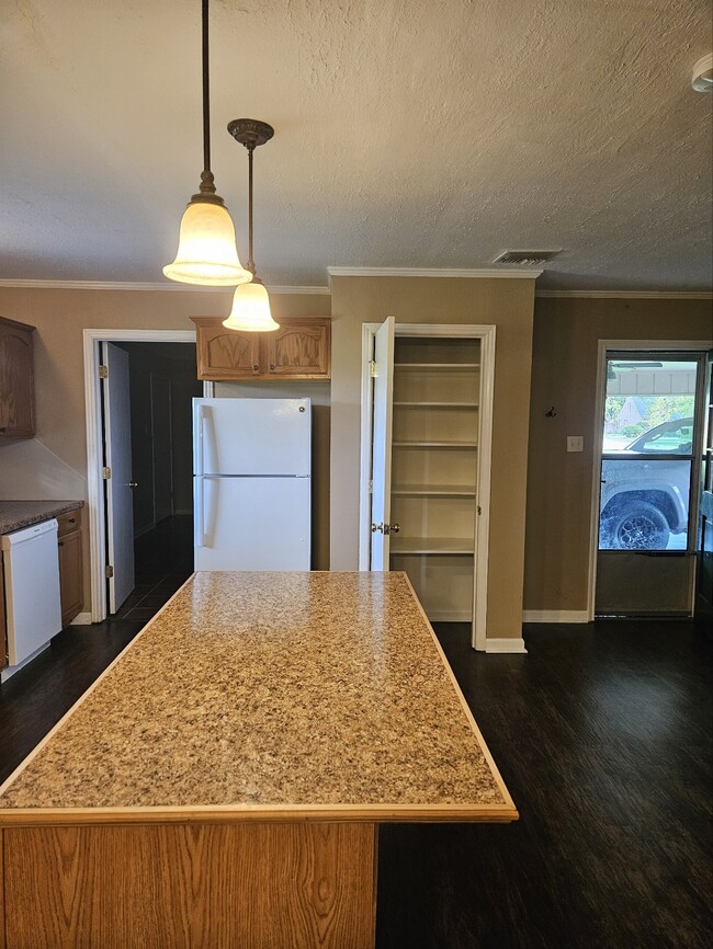 Building Photo - 16320 Langlinais Ln