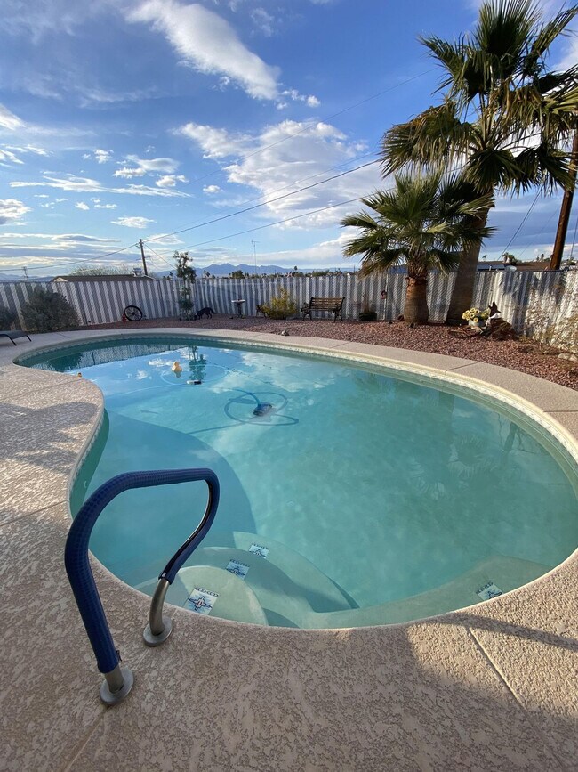 Building Photo - 2791 Okeechobee Dr