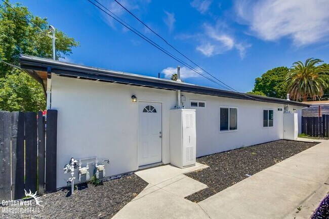 Building Photo - Remodeled 2Bdm 1Ba Apartment with Spacious Yard in La Mesa