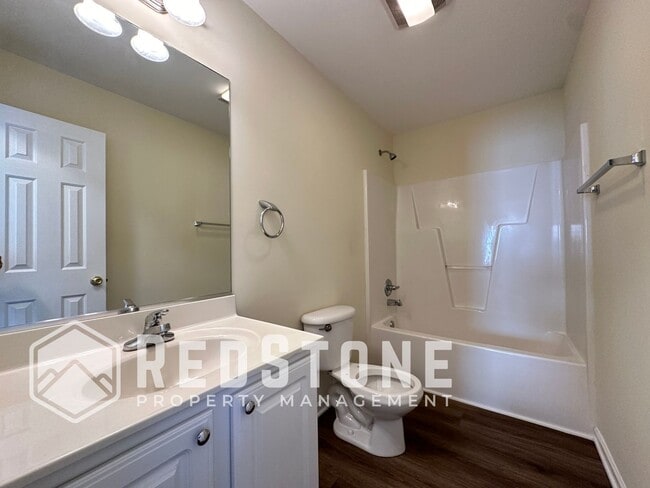 Building Photo - 812 Jennings Berry Dr