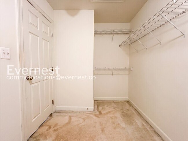 Building Photo - Spacious Living with Fireplace, Deck & Garage / 3 Bed & 4 Bath / Available Now!