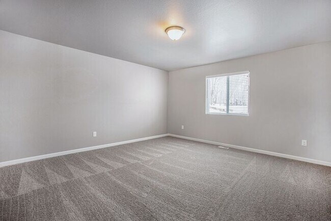 Building Photo - 17544 Silver Maple St