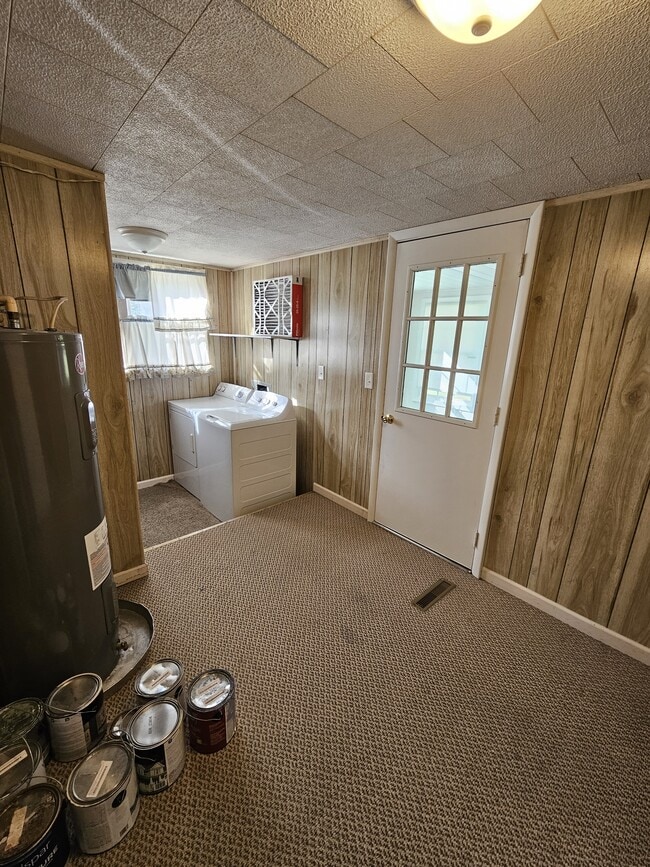 Building Photo - 8444 Hickman Rd