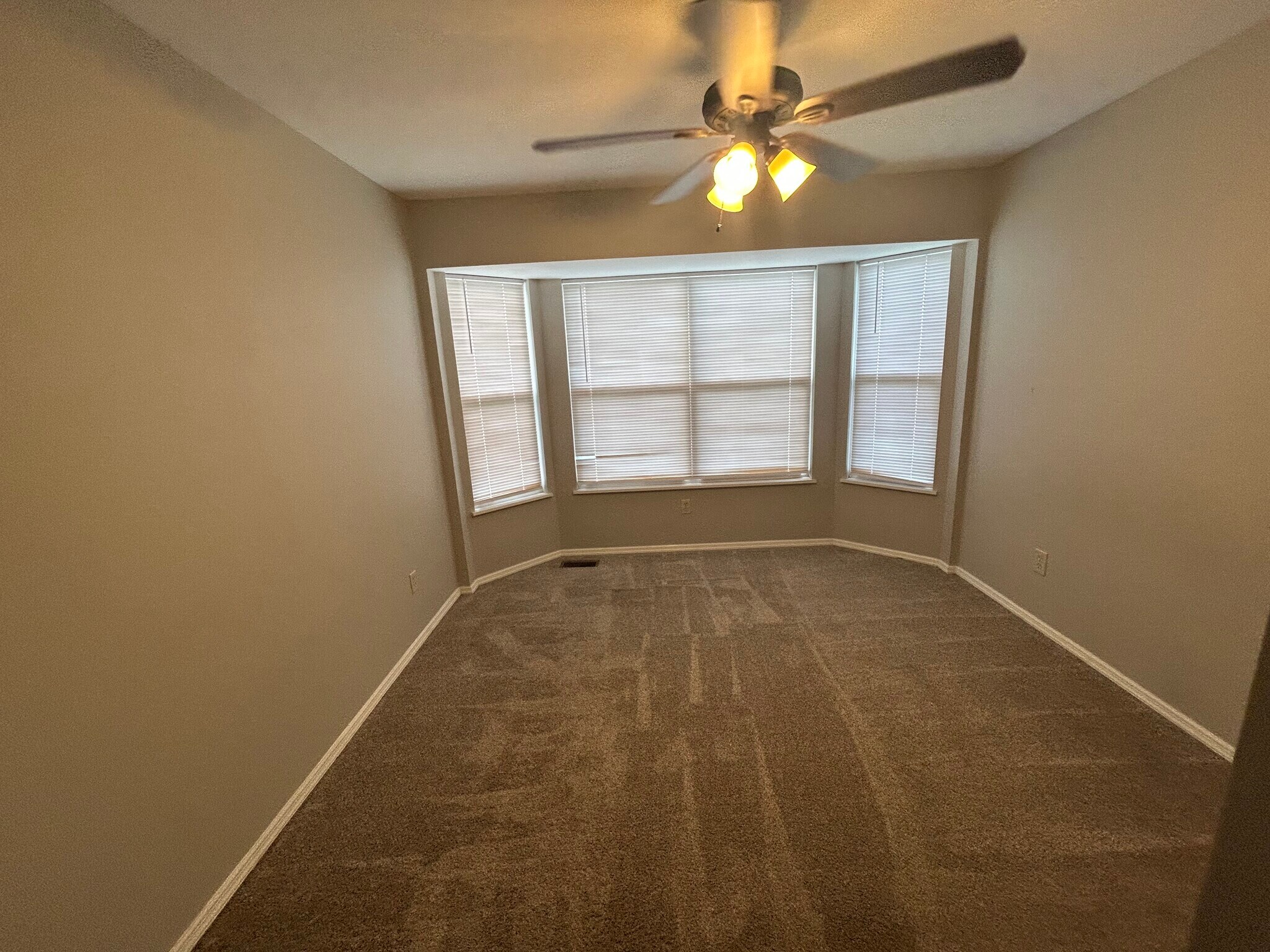 Building Photo - 331 Almond Tree Ct