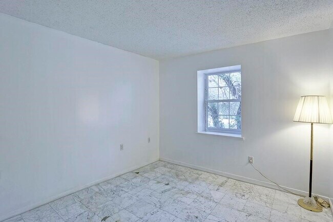 Building Photo - 5215 Arboles Dr