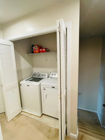 Laundry unit - 2046 Elm Tree Ct