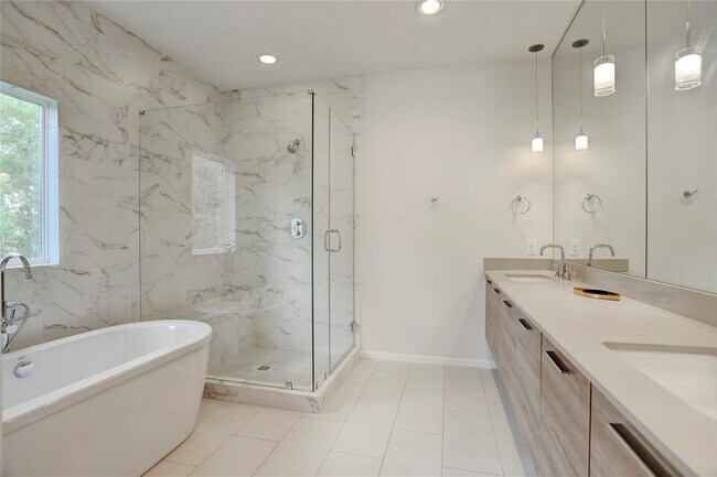 Building Photo - 1715 Maravilla Dr