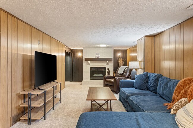 Building Photo - Beautiful Home In Underwood Park Neighborhood