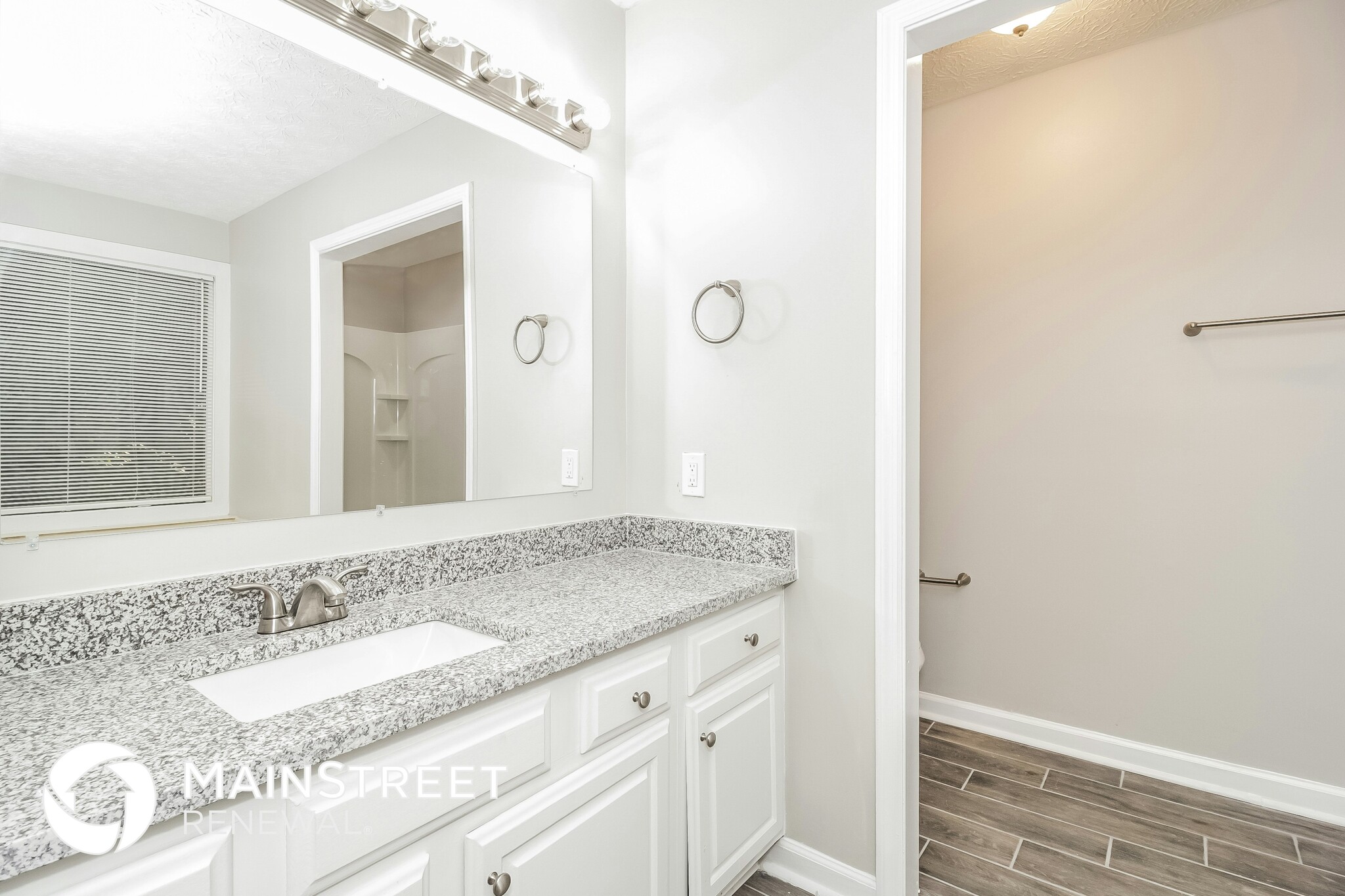 Building Photo - 587 Farmbrook Trail NE