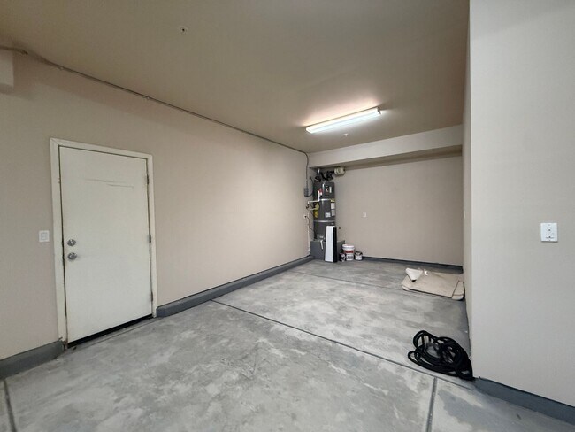 Building Photo - Private Cul-de-Sac Home in Gated Roseville Community with Views