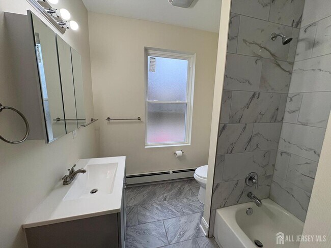 Building Photo - 786 S Main St