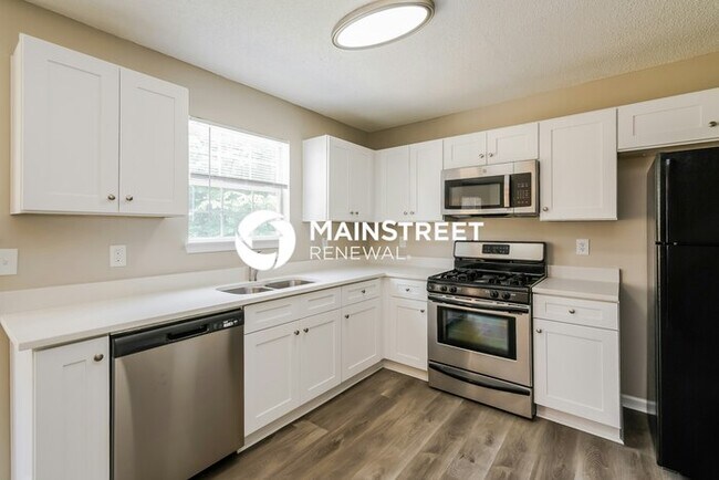 Building Photo - 5 Bedroom Pet-Friendly Home in Douglasville, GA with Main Street Renewal