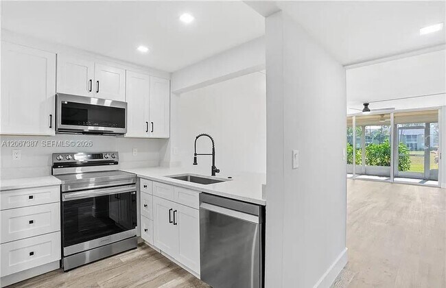 Building Photo - 1085 Forest Lakes Dr