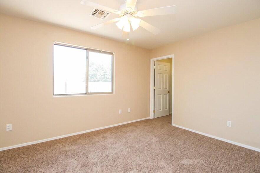 Building Photo - 12465 N Stone Ring Dr