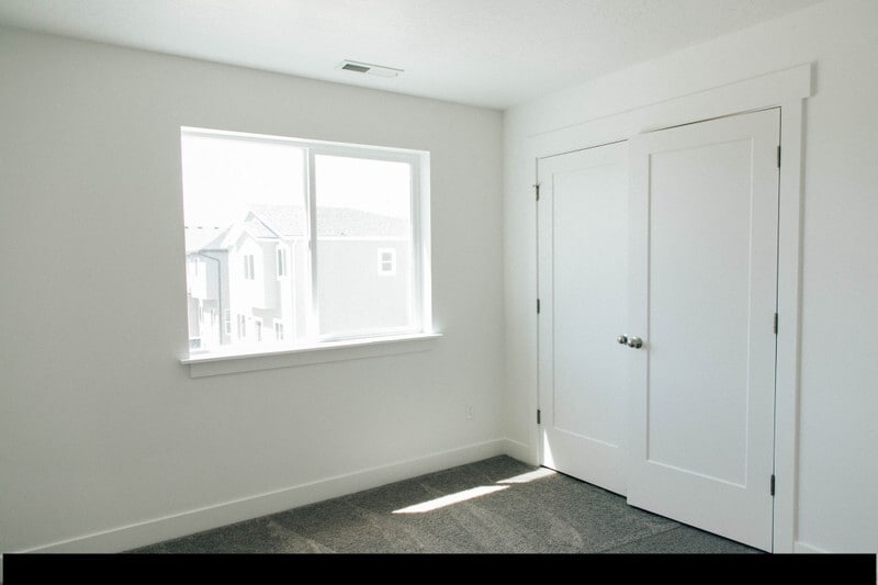 Building Photo - 70 N Geneva Rd