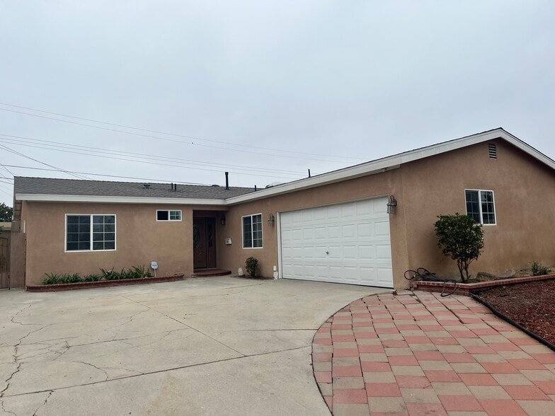 Primary Photo - 15510 Oakbury Dr