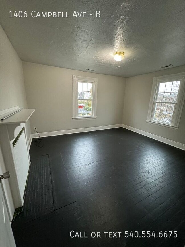 Building Photo - Spacious 1 Bedroom 1 Bath Apartment with B...