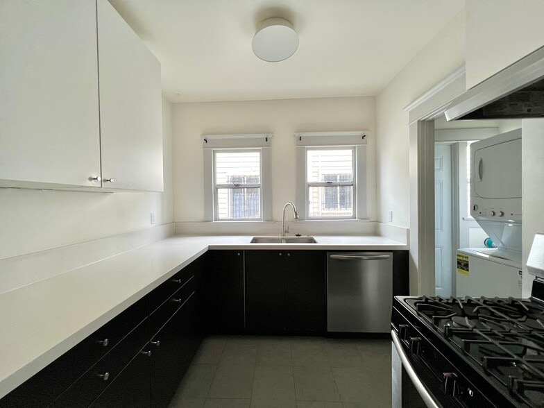 Building Photo - 1343 Portia St