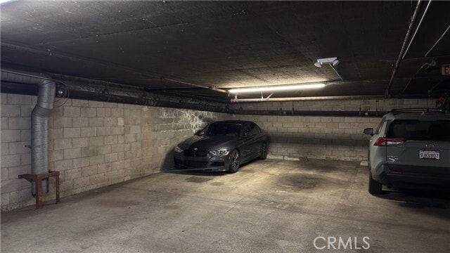 Building Photo - 532 N Rossmore Ave