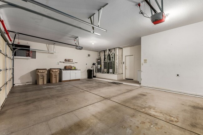 Building Photo - Long term rental in Oakwood with private pool