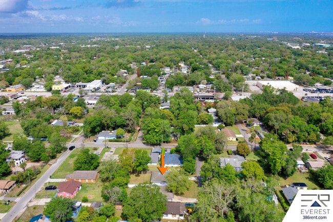 Building Photo - 734 Flora St