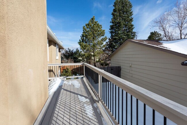 Building Photo - 7673 Safari Cir