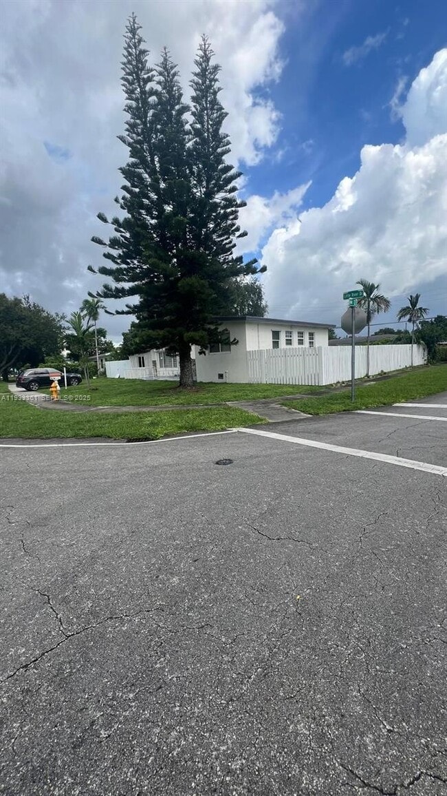 Building Photo - 1251 Little River Dr