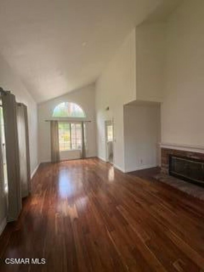Building Photo - Welcome to this beautifully updated 3-bedroom, 2.5-bathroom home located in one of Calabasas