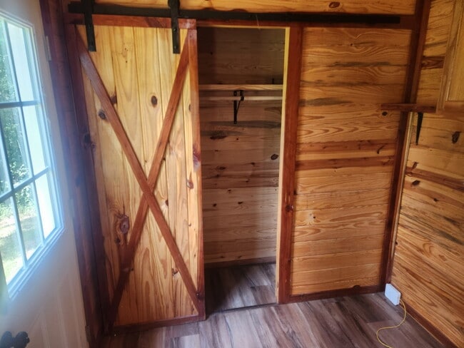 Building Photo - 10827 MS-15