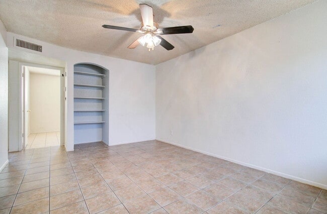 Building Photo - 373 N Williams St