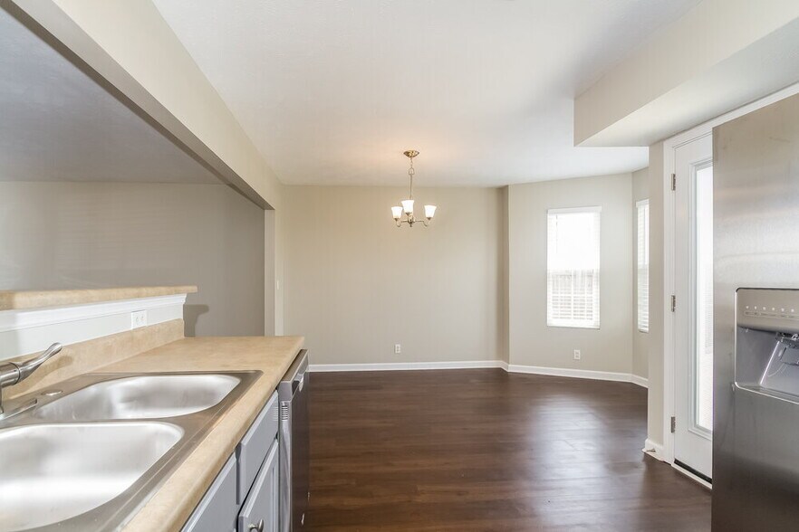 Building Photo - 2636 Apostle Ln