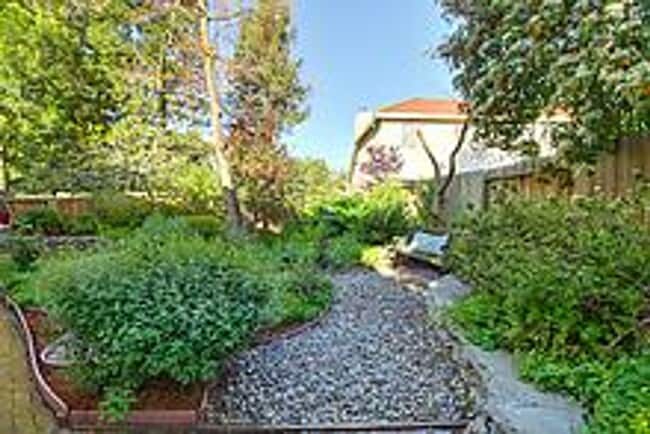 Building Photo - Beautiful 3 Bedroom Home-$750.00 Off 1st M...